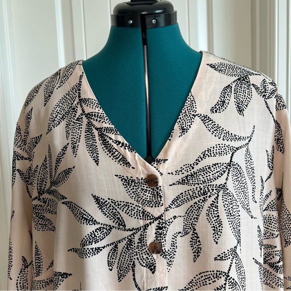 2/$30 Indigo Rose Cream and Black Patterned Floral Leaf Blouse - Picture 2 of 11